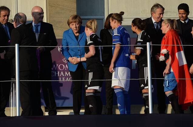 14.05.2015, xfux, Fussball UEFA Champions League Womans, 1.FFC Frankfurt - FC Paris St. Germain , v.l. Angela Merkel (Bundeskanzlerin der Bundesrepublik Deutschland), Mandy Islacker (1.FFC Frankfurt), Desire Schumann (1.FFC Frankfurt) jubeln jubelt nach Spielende.