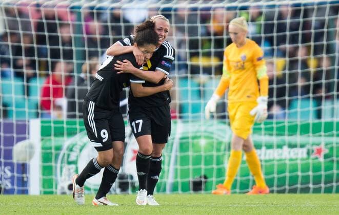 Berlin, Deutschland, 14.05.2015: Fußball Frauen Championsleague 2014 2015 - 1. FFC Frankfurt - Paris Saint Germain - UEFA Womens Championsleague Final 2015. Tor 2:1. Torschütze Torschuetze Mandy Islacker (Frankfurt 17) schiesst das Siegtor und jubelt mit Celia Sasic (Frankfurt 9)