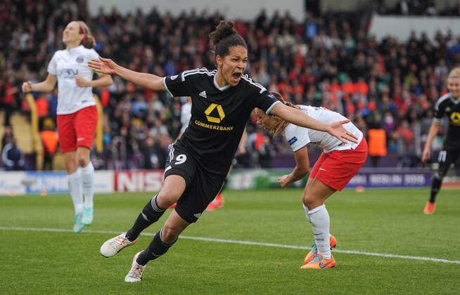 Jubel nach dem Tor zum 1-0: Torschuetzin Celia SASIC (FFC) jubelt nach dem Treffer. Fussball international UEFA Frauen Championsleague, Saison 2014 2015, FINALE: 1.FFC Frankfurt - Paris Saint-Germain im Ludwig-Jahn-Sportpark in Berlin, Deutschland am 14.05.2015,