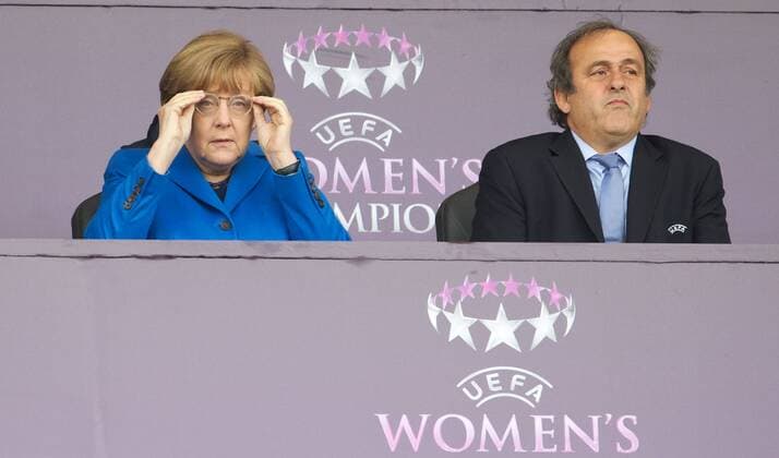 Fussball Berlin 14.05.2015 Saison 2014 2015 Champions League Finale der Frauen 1. FFC Frankfurt - Paris Saint-Germain Angela Merkel (Bundeskanzlerin) Michel Platini (UEFA Präsident) vlnr