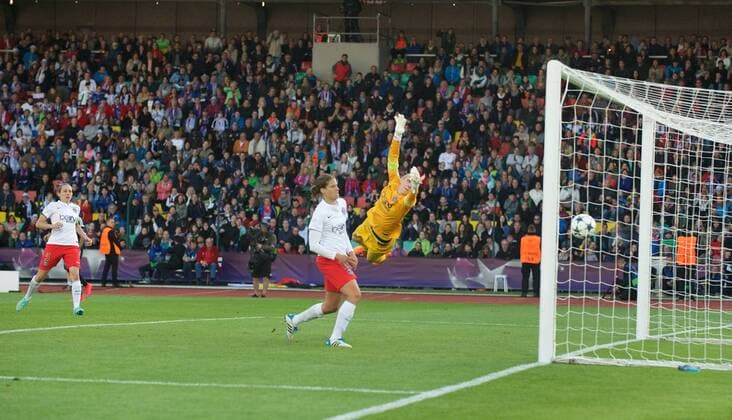 Fussball Berlin 14.05.2015 Saison 2014 2015 Champions League Finale der Frauen 1. FFC Frankfurt - Paris Saint-Germain Tor zum 2:1 durch Mandy Islacker (1.FFC Frankfurt, No.17) nicht im Bild Katarzyna Kiedrzynek (Paris, No.01)