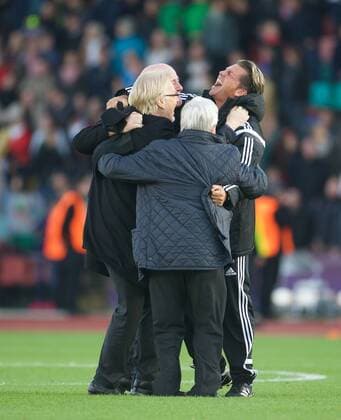 Fussball Berlin 14.05.2015 Saison 2014 2015 Champions League Finale der Frauen 1. FFC Frankfurt - Paris Saint-Germain Jubel nach Spielende Colin Bell (1.FFC Frankfurt, Trainer) re. Siegfried Dietrich (Manager Frankfurt) hi.