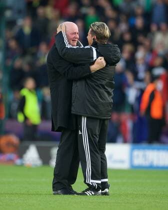 Fussball Berlin 14.05.2015 Saison 2014 2015 Champions League Finale der Frauen 1. FFC Frankfurt - Paris Saint-Germain Jubel nach Spielende Colin Bell (1.FFC Frankfurt, Trainer) re. Siegfried Dietrich (Manager Frankfurt)