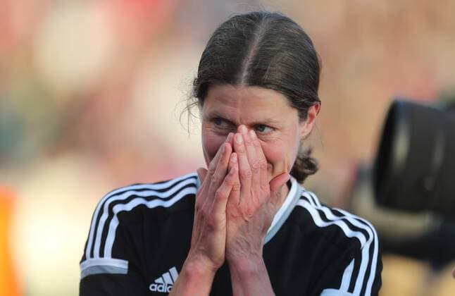 Kerstin Garefrekes (Frankfurt), kurz vor der Siegerehrung 1.FCC Frankfurt - Paris Sain-Germain UEFA Womens Champions League, CL, Finale, Saison 2014 2015, Fußball, Fussball, soccer, women, Frauen, Damen, Deutschland, Germany, Ergebnis 2:1 Berlin, 14.5.2015 Ludwig-Jahn-Stadion