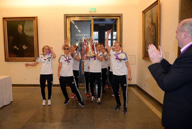 15.05.2015, xjhx, Fussball UEFA Champions League Womans, 1.FFC Frankfurt empfang im Roemer, v.l. Ankunft der Spielerinnen im Römer