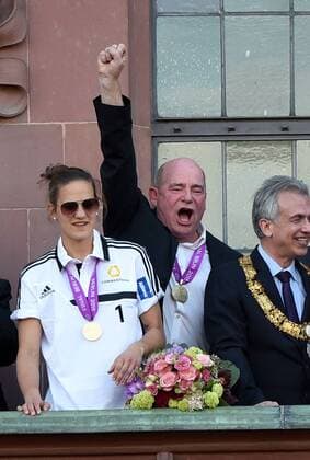 15.05.2015, xhbx, Fussball UEFA Champions League Womans, 1.FFC Frankfurt empfang im Roemer, v.l. Desire Schumann (1.FFC Frankfurt), Manager Siegfried Dietrich (1.FFC Frankfurt), OB Feldmann