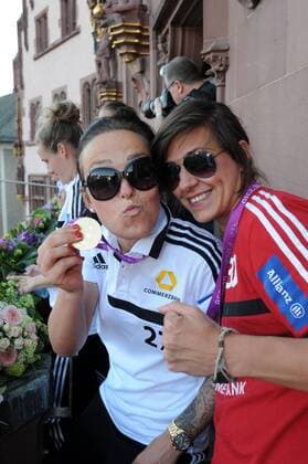 15.05.2015 Frankfurt am Main, Römer Kaisersaa UEFA Women’s Champions League Sieger 1. FFC Frankfurt wie im Römer empfangen Kuznik, Peggy und Kremer, Anne-Kathrine ( FFC Frankfurt)