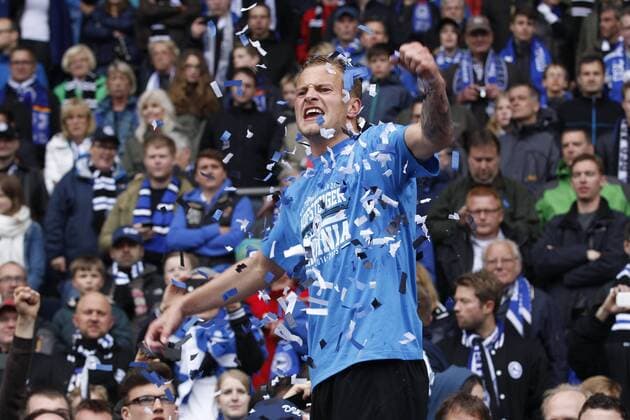 Christoph Hemlein (DSC Arminia Bielefeld 17) feiert den Aufstieg Arminia Bielefeld vs SSV Jahn Regensburg, Fussball, 3. Liga, 16.05.2015, Copyright: Schülerx xEibner-Pressefoto EP_jse