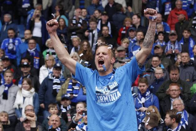 Christoph Hemlein (DSC Arminia Bielefeld 17) feiert den Aufstieg Arminia Bielefeld vs SSV Jahn Regensburg, Fussball, 3. Liga, 16.05.2015, Copyright: Schülerx xEibner-Pressefoto EP_jse
