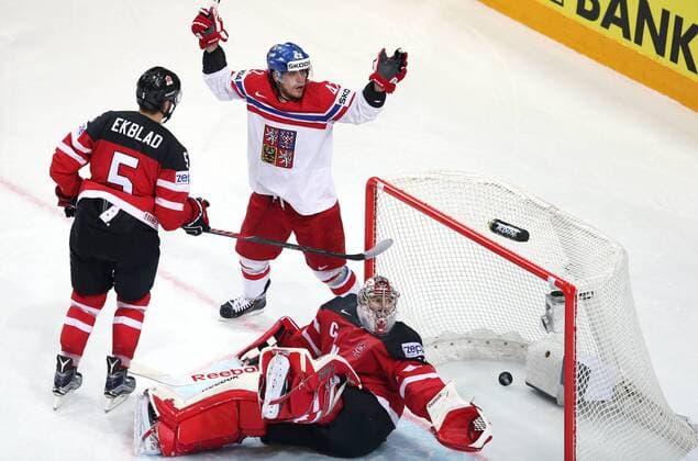 Ice hockey Eishockey - IIHF Ice Hockey WC 2015 PRAGUE,CZECH REPUBLIC,16.MAY.15 - ICE HOCKEY - IIHF World Ice Hockey Championships, international match Länderspiel semifinal, Canada vs Czech Republic. Image shows Aaron Ekblad (CAN), Petr Koukal (CZE) and Mike Smith (CAN). GEPAxpictures xAndreasxPranter 
