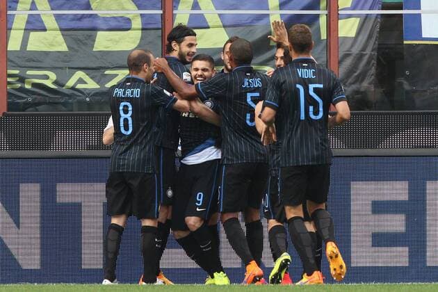 Aktuell Fußball, Italien, Serie A, Inter Mailand - Juventus Turin May 16, 2015 - Milan, Italy - Inter forward Mauro Icardi (9) celebrates with his teammates after scoring his goal during the Serie A football match n.36 INTER - JUVENTUS on 16 05 15 at the Stadio Meazza in Milan, Italy. Copyright 2015 Matteo Bottanelli Serie A: Inter Juventus  - ZUMAn230