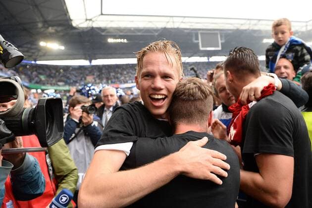 Fußball 3. Liga 33. Spieltag MSV Duisburg - Holstein Kiel am 16.05.2015 in der Schauinsland-Reisen-Arena in Duisburg Dennis Grote ( Duisburg ) feiert den Aufstieg