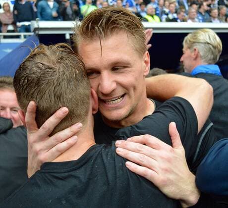 16.05.2015, xmlx, Fussball 3.Liga, MSV Duisburg - Holstein Kiel, v.l. Nico Klotz, Torwart Michael Ratajczak (beide MSV) nach dem Spiel