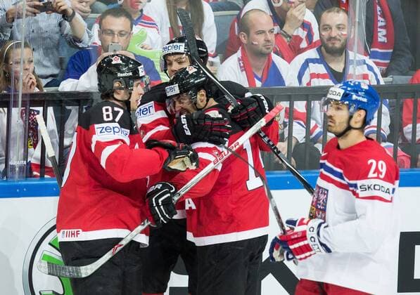 16.05.2015, O2 Arena, Prag, CZE, IIHF, WM, Kanada vs Tschechien, Halbfinale, im Bild Sidney Crosby of Canada, Taylor Hall of Canada and Jordan Eberle of Canada celebrate after scoring first goal for Canada during the IIHF Icehockey World Championships Semifinal Match between Canada and Czech Republic at the O2 Arena in Prag, Czech Republic on 2015 05 16. EP_pon