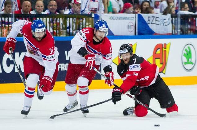 16.05.2015, O2 Arena, Prag, CZE, IIHF, WM, Kanada vs Tschechien, Halbfinale, im Bild Petr Caslava of Czech Republic and Petr Koukal of Czech Republic vs Sean Couturier of Canada during the IIHF Icehockey World Championships Semifinal Match between Canada and Czech Republic at the O2 Arena in Prag, Czech Republic on 2015 05 16.  EP_pon  