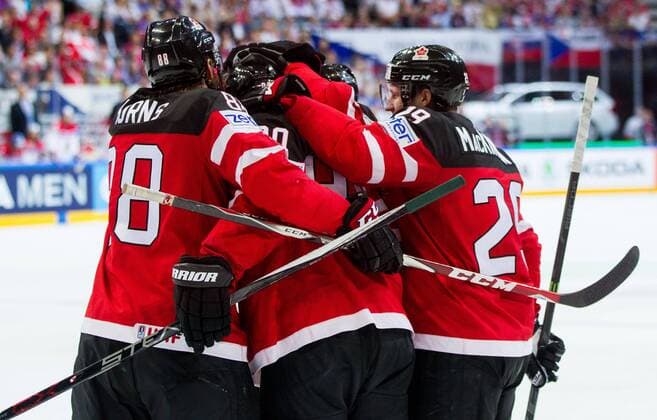 16.05.2015, O2 Arena, Prag, CZE, IIHF, WM, Kanada vs Tschechien, Halbfinale, im Bild Players of Canada celebrate after scoring second goal during the IIHF Icehockey World Championships Semifinal Match between Canada and Czech Republic at the O2 Arena in Prag, Czech Republic on 2015 05 16.  EP_pon  