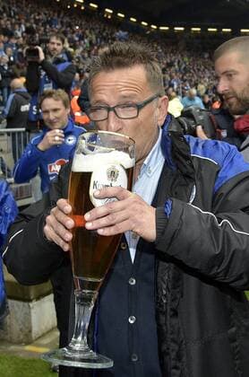 16-05-2015 pmk MX115561 Fussball Herren 3.Liga Saison 2014 2015 Arminia Bielefeld - SSV Jahn Regensburg 2:2 Jubel nach Spielende und Aufstieg Norbert MEIER -Trainer- Bielefeld