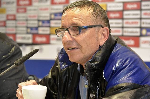 16-05-2015 pmk MX115564 Fussball Herren 3.Liga Saison 2014 2015 Arminia Bielefeld - SSV Jahn Regensburg 2:2 Bierdusche nach Spielende und Aufstieg Pressekonferenz Norbert MEIER -Trainer- Bielefeld