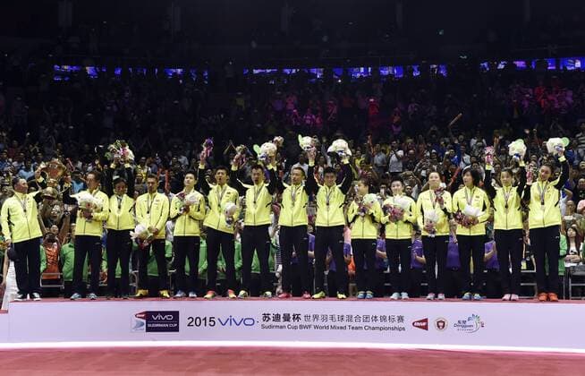 (150517) -- DONGGUAN, May 17, 2015 -- Gold medallists, Players of China celebrate during the awarding ceremony after the final against Japan at 2015 Sudirman Cup BWF World Mixed Team Championships in Dongguan, south China s Guangdong Province, May 17, 2015. ) (SP)CHINA-DONGGUAN-BADMINTON-2015 SUDIRMAN CUP(CN) LiangxXu 