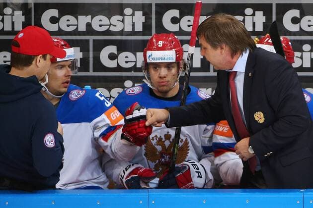 PRAGUE, CZECH REPUBLIC. MAY 17, 2015. Russia s head coach Oleg Znarok instructs Artemy Panarin and Sergei Shirokov (R-L) in their 2015 IIHF Ice hockey Eishockey World Championship WM Weltmeisterschaft final match against Canada at O2 Arena. Valery Sharifulin TASS  TS003806