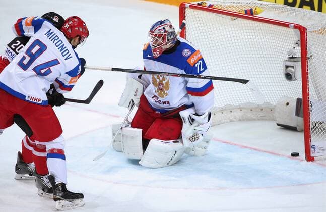 PRAGUE, CZECH REPUBLIC. MAY 17, 2015. Russia s goalie Sergei Bobrovsky (R) concedes a goal in the 2015 IIHF Ice hockey Eishockey World Championship WM Weltmeisterschaft final match against Canada at O2 Arena. Valery Sharifulin TASS  TS00380D