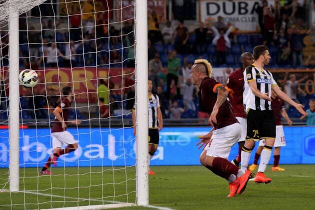 Aktuell Fußball, Italien, Serie A, AS Rom - Udinese Calcio Torjubel Radja Nainggolan Roma Goal celebration Serie A 2014 2015 AS Roma - Udinese Calcio andreaxstaccioli