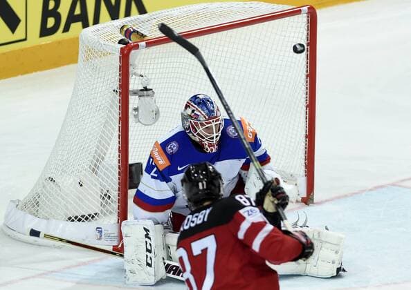 Sidney Crosby of Canada scores against Sergei Bobrovski of Russia during the Hockey World Championships gold medal match in Prague, Czech Republic, Sunday, May 17, 2015. (CTKxPhoto RomanxVondrous) CTKPhotoP201505170646601  vnd 6