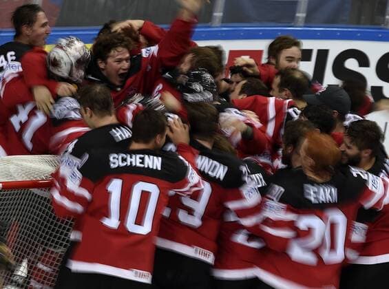 Canadian players celebrate their victory of the Ice hockey Eishockey World Championship WM Weltmeisterschaft after the final duel for gold medal Canada vs Russia in Prague, Czech Republic, May 17, 2015. (CTKxPhoto RomanxVondrous) CTKPhotoP201505170703201  vnd 1