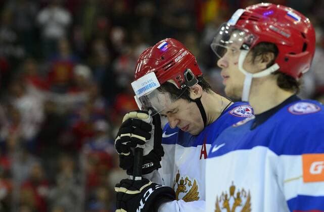 From left Russian disappointed players Yevgeni Malkin and Artemi Panarin after they lost the Ice hockey Eishockey World Championship WM Weltmeisterschaft final duel for gold medal Canada vs Russia in Prague, Czech Republic, May 17, 2015. (CTKxPhoto MichalxKamaryt) CTKPhotoP201505170721401  kmt 15