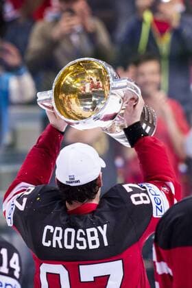 May 17, 2015 - Prag, TJECKIEN - 150517 Kanadas Sidney Crosby jublar med VM-pokalen efter finalmatchen i ishockey-VM mellan Kanada och Ryssland den 17 maj 2015 i Prag..Foto: Joel Marklund BILDBYRÂN kod JM 87014 News - May 17, 2015  - ZUMAb138