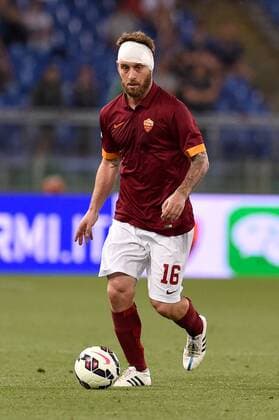 17.05.2015. Rome, Italy. Serie A Football. Roma versus Udinese. Daniele De Rossi in action for Roma after an injury to his head xGiuseppexMaffiax  ActionPlus11622076