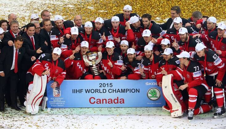 PRAGUE, CZECH REPUBLIC. MAY 17, 2015. Canada s players with captain Sidney Crosby (C) pose for a group photo during the victory ceremony after winning the 2015 IIHF Ice hockey Eishockey World Championship WM Weltmeisterschaft final match against Russia at O2 Arena. The Canadian team won the game 6:1 and claimed the world title. Valery Sharifulin TASS  TS003855