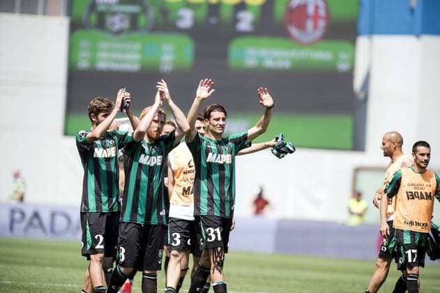Sassuolo team group Mannschaftsbild Totale MAY 17, 2015 - Football Soccer : Sassuolo players celebrate after winning the Italian Serie A match between US Sassuolo 3-2 AC Milan at Mapei Stadium - Citta del Tricolore in Reggio Emilia, Italy. NoxThirdxPartyxSales  (bxlb056342)