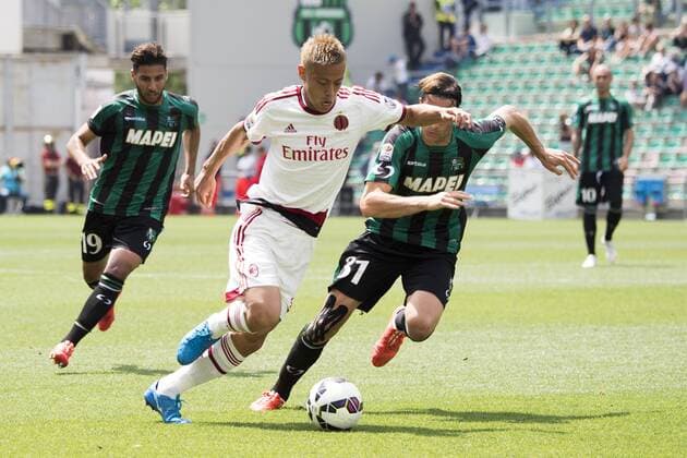 (L-R) Saphir Taider (Sassuolo), Keisuke Honda (Milan), Federico Peluso (Sassuolo), MAY 17, 2015 - Football Soccer : Italian Serie A match between Sassuolo 3-2 AC Milan at Mapei Stadium - Citta del Tricolore in Reggio Emilia, Italy. NoxThirdxPartyxSales  (ptmb075449)