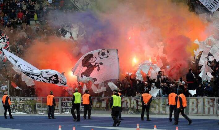 Frankfurter Fans, Randale, Krawalle, Pyrotechik, Pyro, Ausschreitungen, Ultras, Gewalt, Fussball 1. Bundesliga, 33. Spieltag, Hertha BSC Berlin (B) - Eintracht Frankfurt (F) 0:0, am 16.05.2015 in Berlin Deutschland.