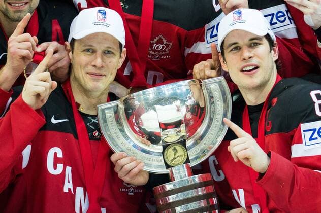 17.05.2015, O2 Arena, Prag, CZE, IIHF, WM, Kanada vs Russland, Finale, im Bild Jason Spezza of Canada and Sidney Crosby of Canada celebrate with a trophy after winning during the IIHF Icehockey World Championships Final Match between Canada and Russia at the O2 Arena in Prag, Czech Republic on 2015 05 17.  EX_PON  