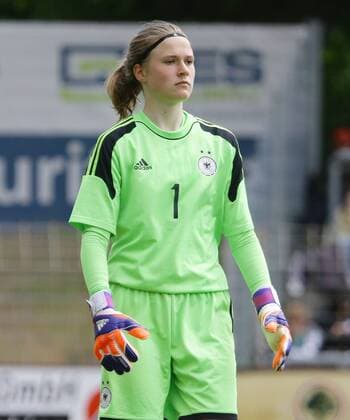 Worms , Fußball Länderspiel U 17 Juniorinnen Deutschland vs. Frankreich , Nadine Winckler ( GER )