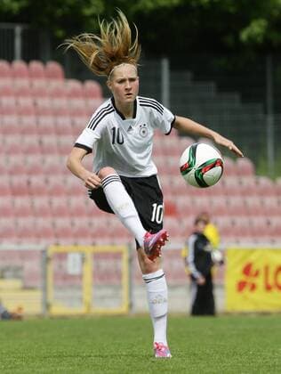Worms , Fußball Länderspiel U 17 Juniorinnen Deutschland vs. Frankreich , Janina Minge ( GER )