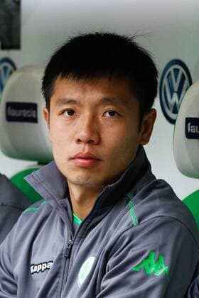 Ersatzbank - Zhang Xizhe (VfL Wolfsburg) - 1. Fussball Bundesliga Punktspiel Saison 2014-2015 VfL Wolfsburg vs. Borussia Dortmund in der Volkswagen Arena in Wolfsburg - Portrait,Deutschland, Fussball, Mann, Maenner,16.05.2015