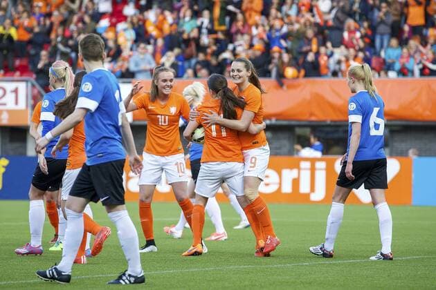 (L-R) Katrin Loo of Estonia, Vanity Lewerissa of Holland, Liis Pello of Estonia, Jill Roord of Holland, Danielle van de Donk of Holland, Eshly Bakker of Holland, Anete Paulus of Estonia during the International Friendly Länderspiel match prior to the FIFA Women s World Cup Canada 2015 between Netherlands women and Estonia women on May 20, 2015 at the Sparta stadium in Rotterdam, The Netherlands. Netherlands women v Estonia women International Friendly 2014 2015 xVIxxIVx 3888378