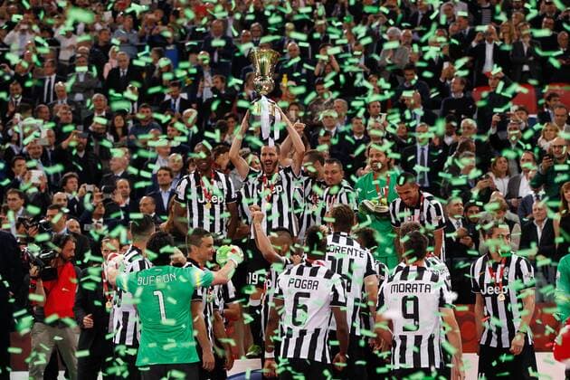 20.05.2015. Rome, Italy. TIM Coppa Italia Final. Lazio versus Juventus. Juventus celebrates their victory of the Italian Cup as the trophy is lifted by captain Chiellini xEmanuelexPennacchiox  ActionPlus11622481