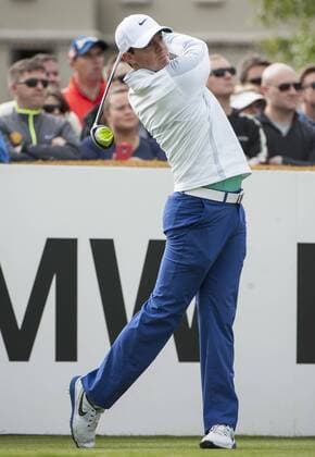 21.05.2015. Wentworth, England. BMW PGA Golf Herren Golf Championship. Round 1. Defending Champion Rory Mcilroy NIR on the first tee. The first round of the 2015 BMW PGA Championship from The West Course Wentworth Golf Club xStephenxBartholomewx  ActionPlus11622514