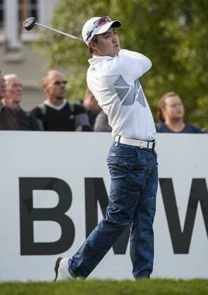 21.05.2015. Wentworth, England. BMW PGA Golf Herren Golf Championship. Round 1. Jin Jeong KOR on the first tee. The first round of the 2015 BMW PGA Championship from The West Course Wentworth Golf Club xStephenxBartholomewx  ActionPlus11622529