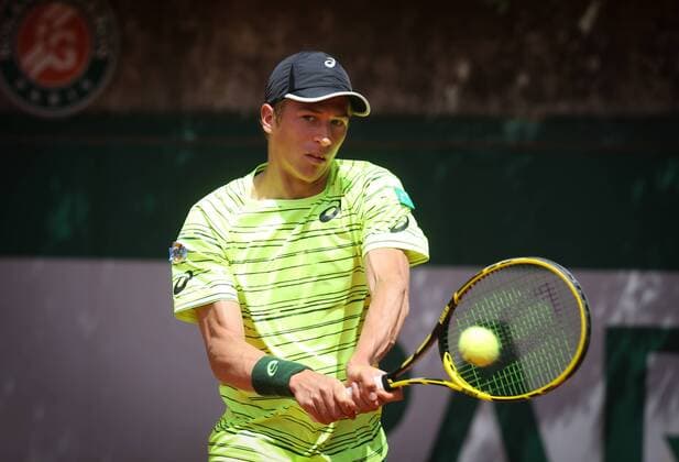 Aktuell Tennis, Grand Slam, French Open in Paris, Qualifikation - PARIS, FRANCE: Belgian Kimmer Coppejans pictured in action during the tennis match between Belgian Kimmer Coppejans and French Vincent Millot, in the second qualification round for the men s singles tournament at the Roland Garros tennis tournament in Paris, France, Thursday 21 May 2015. The qualifications games started already as Roland Garros Grand Slam takes place from 24 May to 07 June 2015. VIRGINIExLEFOUR  x04626791x