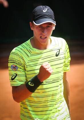 Aktuell Tennis, Grand Slam, French Open in Paris, Qualifikation - PARIS, FRANCE: Belgian Kimmer Coppejans celebrates during the tennis match between Belgian Kimmer Coppejans and French Vincent Millot, in the second qualification round for the men s singles tournament at the Roland Garros tennis tournament in Paris, France, Thursday 21 May 2015. The qualifications games started already as Roland Garros Grand Slam takes place from 24 May to 07 June 2015. VIRGINIExLEFOUR  x04626797x