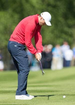 Golf - 2015 Wentworth BMW PGA Golf Herren Championship - First Round. Rear view of Martin Kaymer with a fairway shot at Wentworth Golf Club COLORSPORT DANIEL BEARHAM  BMW_PGA
