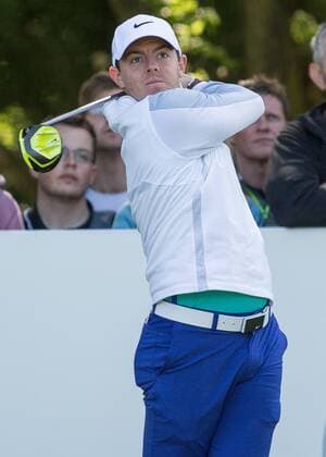 Golf - 2015 Wentworth BMW PGA Golf Herren Championship - First Round. Rory McIlroy with a driving tee shot at Wentworth Golf Club COLORSPORT DANIEL BEARHAM  BMW_PGA