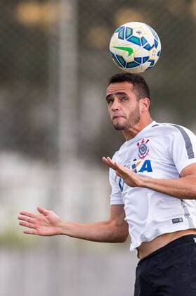 Treino do Corinthians SAO PAULO, Brazil - 21 05 2015: TRAINING CORINTHIANS - Renato Augusto for training the Corinthians, held at CT Joaquim Grava on the east side of the capital, on the afternoon of Thursday. (Photo: Marcelo Machado de Melo FotoArena)  MarceloxMachadoxdexMelo