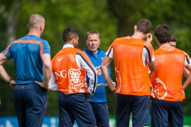 coach Remy Reynierse of Holland U21 U 21 give instructions to the players Training Holland U21 Topvoetbal 2014 2015 xVIxGerritxvanxKeulenxIVx 3894264