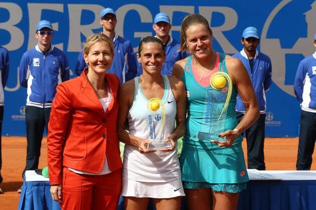 23.05.2015 - Tennis - WTA Tennis Damen - Nürnberger Versicherungs Cup 2015 - Finale - MaWi - Sandra Reichel (Turnierdirektorin Nürnberger Versicherungscup ), links Platz 2 Roberta Vinci (ITA), mitte und Siegerin Karin Knapp (ITA), rechts) - mit Pokalen